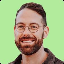 Last week I caught up with Samia Syed to chat about growth marketing, my  career journey to date, and a few other fun topics.