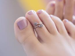 10k rose gold black hills heart pendant decorated with 12k gold leaves length: Solid Gold Toe Ringflower Style Toe Ringmidi Pinky Ring9k Etsy Gold Toe Rings Gold Toe Toe Rings
