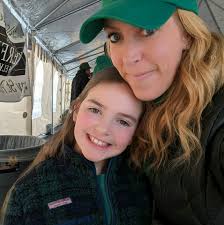 Hairstylist for platinum blonde bob cuts in Williamsville?