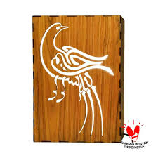 Kaligrafi ini memang memiliki desain yang tergolong unik juga sebab menyerupai se ekor burung, oleh karena itu sangat cocok sekali jika dipasang pada. Jual Lidzikri Artlamp Led Lampu Kayu Kaligrafi Burung Basmallah Hiasan Dinding Online April 2021 Blibli