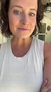 Christi Bates's Instagram, Twitter & Facebook