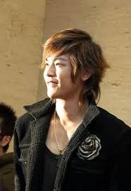 We are almost in at the end of the year, perhaps now is the best time to look for the best men's haircuts for next year. Hair Style 2010