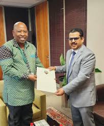KUNA : Kuwait Amb. to South Africa presents copy of ...