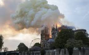By the time the structure fire was extinguished, the building's spire had collapsed and most of its roof had been destroyed and its upper walls were severely damaged. Incendie A Notre Dame De Paris Disparition Des Rosaces Origine Du Feu Silhouette Sur Le Toit Attention Aux Intox