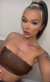 Do you think l'm your favorite wrestlers?? Show love by sending hi message  to me and I'll give a respond immediately❤️❤️ love you all