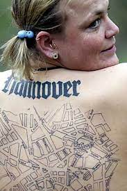 Welchen impfstoff die betriebe als erstes erhalten. Einmaliges Tattoo Hannoveranerin Lasst Sich Stadtplan Auf Den Rucken Tatowieren Der Spiegel