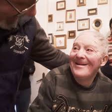 Walter, il 67enne con la sindrome di Down accudito dai residenti del  quartiere