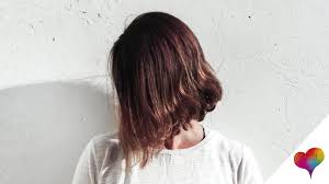 Haare zum pferdeschwanz, pony ordentlich föhnen (evtl. Dunnes Haar Dicker Machen 10 Lebensmittel Die Dir Dabei Helfen