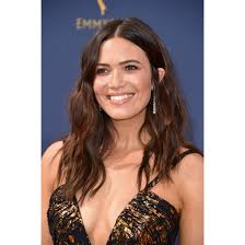 Chestnut Brown Hair Is One Of The Biggest Trends For Fall According To Colorists Mandy Moore Hair Chestnut Brown Hair Hair Color
