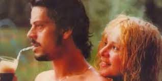 Η αλίκη βουγιουκλάκη και ο δημήτρης παπαμιχαήλ βρίσκονται στο επίκεντρο πολλών συζητήσεων, με αφορμή τη θεατρική μεταφορά της ταινίας χτυποκάρδια στο θρανίο. Alikh Boygioyklakh Blashs Mponatsos O Pa8iasmenos Erwtas Toys Poy Tara3e Thn Ellada Aerikes Epoxes