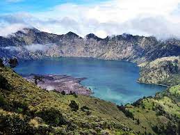Gunung Rinjani Adalah Surganya Indonesia Indonesia Pemandangan Danau