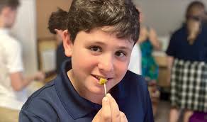 🥒 “If it's under the brine, everything's fine!” Fifth graders teamed up  with Trevor from @communitycultures to explore vinegar vs. fermented  pickles, discover the power of beneficial bacteria, and prep their own