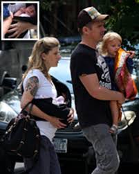 Ethan hawke chases rainbows in greenpoint, brooklyn. Ethan Hawke Starportrat News Bilder Gala De