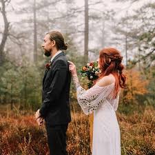Who Is Doing Or Did A First Look For Their Wedding Day I Did And It Was My Favorite Part Of Wedding Picture Poses Wedding Photos Wedding Photo Inspiration