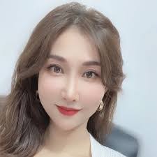 Eileen Ng's Instagram, Twitter & Facebook