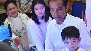 Pak jokowi paling aman dukung prabowo di 2024, kata pigai kepada wartawan, senin (21/6). Meme Jokowi Jan Ethes