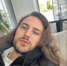 Hello cool people, TLDR: what happens if I fling an equiped creature? So if  I have a 1/1