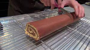 Découvrez notre tuto pour vous faire plaisir en toute sérénité !. Recette De La Buche De Noel Par Pierre Herme Youtube