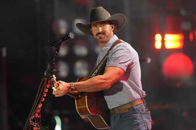 Riley Green Turns Up the Heat With 'Change My Mind' Performance On CMA Fest Broadcast - Country Now
