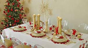 Iată câteva idei de decorare care să vă inspire în crearea unei mese decorul poate fi completat cu aranjamente din conuri de brad sau bobite de ilex. Caietul Cu Retete Vechi Si Noi Ornamente Culinare De Craciun Festive Table Setting Christmas Dinner Table Settings Dinner Table Decor