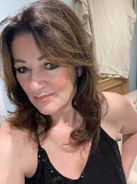 Hi I am currently trying to become a actor I am aged 19 and looking to  start my experience does anybody know best where to start such as websites  and stuff I'd