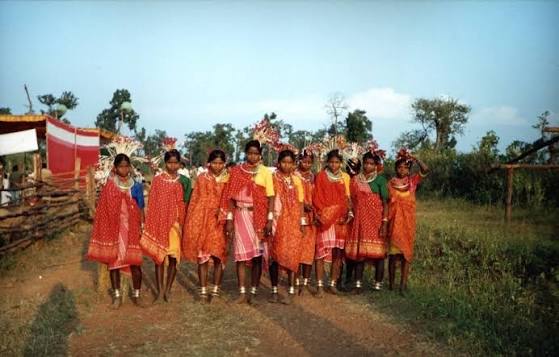 ᱨᱮᱫ:Bhil tribe girls in Jhabua.jpg - ᱣᱤᱠᱤᱯᱤᱰᱤᱭᱟ