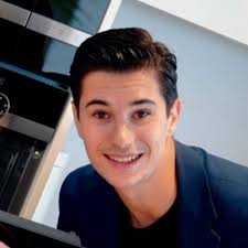 I am thrilled to share that I have graduated from King's College London  with a first-class honours degree in International Relations, accompanied  by C2 Level in Spanish.