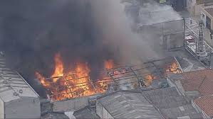 Imagens do cinegrafista abiatar arruda mostram o momento em que prédio desaba no centro de são paulo. Incendio Atinge Edificio No Bom Retiro No Centro De Sp Sao Paulo G1