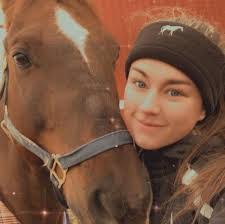 Leah Bracken's Instagram, Twitter & Facebook