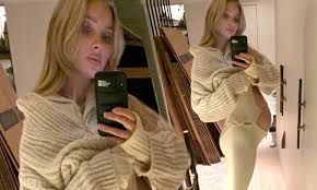 Elsa*hosk eva*herzigova es uno de los libros de ccc revisados aquí. Pregnant Elsa Hosk Bares Baby Bump In Knit Comfort Wear As She Wishes Fans Goodnight Daily Mail Online