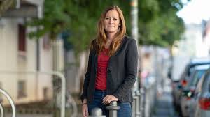 According to our records, janina wissler is possibly single. Linken Politikerin Janine Wissler Die Sozialistische Versuchung