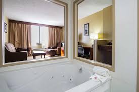 Lees beoordelingen van echte reizigers zoals jij en bekijk professionele foto's van de beste spa's in cleveland op tripadvisor. 8 Romantic Hotels With Jacuzzi In Room Cleveland Ohio Or Hot Tub