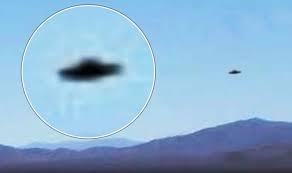 This daytime ufo footage of triangular formation making maneuvers in the sky above argentina was filmed on 9th january 2021 and submitted to me through our facebook page. Ufo Sighting Perfect Classic Disk Photographed Flying Over Argentinian Alien Hotspot Weird News Express Co Uk