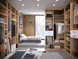 Façades coulissantes en verre transparent. Amenager Un Dressing 15 Exemples Qu On Reve D Avoir Chez Soi