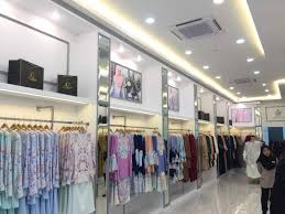 Penyanyi asal malaysia, siti nurhaliza yang kini disapa dato' siti nurhaliza meluncurkan album solo terbarunya yang berjudul. Creacion Simplysiti By Siti Nurhaliza Shah Alam Vfive Group