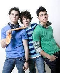 Jonas brothers's first tour, jonas brothers fall 2005 promo tour, began on november 5, 2005 and ended on december 17, 2005. 2005 Jonas Brothers Indie Band Guru
