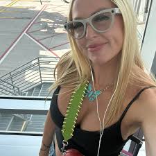 Hey we're Crasc-Hall and this is our workout video 😂