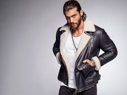 Can yaman 2017 yaz sezonunda star tv kanalında yayınlanmaya başlayan dolunay dizisi ile ekrana döndü. Can Yaman Kimdir Yasi Boyu Ve Fotograflari Trend Gonderitrend Gonderi