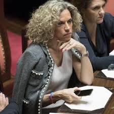 È lauriata in giurisprudenza ntâ la facultàti univirsitària di roma. Monica Cirinna Io Ferita Al Cuore Dal Gran Tradimento Ma Combattero La Repubblica
