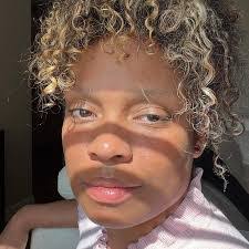 Charlotte Lilly's Instagram, Twitter & Facebook