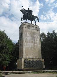 Ştefan e mare pentru că a fost smerit. Statuia EcvestrÄƒ A Lui È™tefan Cel Mare Din Suceava Wikipedia