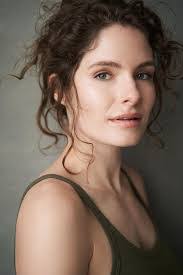 Olivia Applegate's Instagram, Twitter & Facebook