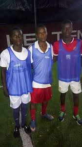 Pour le savoir rien de plus simple, il suffit de cliquer ainsi, vous pourrez découvrir ce que le joueur de foot est devenu, avec un rappel de son parcours en clubs et de son palmarès, quand il a gagné. Foot Joueurs A La Recherche De Club Posts Facebook