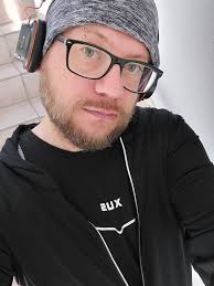 Friends keep telling me staying in shape and working out is challenging as  an expat, especially in busy Berlin. Opinions?