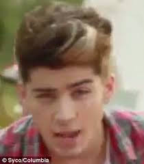 Hey girl, it's now or never it's now or never don't over think just let it go. One Direction New Music Video Live While We Re Young Daily Mail Online