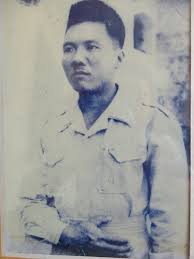 Anh hùng Ngô Thất Sơn (Trịnh Ngọc Ảnh) sinh năm 1919 tại xã Vĩnh Gia, huyện Tri Tôn, tỉnh An Giang. Học xong tiểu học, ông đổi tên thành Ngô Mảnh Gương
