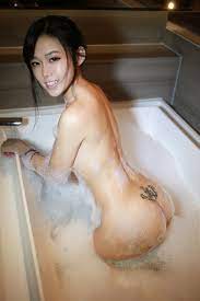 Hot Asian in the Bath Porn Pic - EPORNER