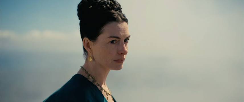 images?q=tbn:ANd9GcQg8_yjUUXcwLPbqLqqn7Ues6JpslMiBx5C3QT--FijEsXSJP_WsxZOoVWT&s=10 Anne Hathaway è incinta del terzo figlio: l’annuncio a sorpresa con il pancione conquista i fan