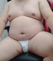 デブ画像】色白ブリーフ男のでっぷり肉体がエロい！ | DEBULOG【ゲイデブログ】