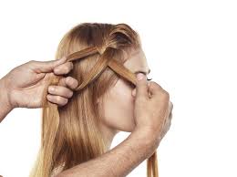 Vor dem frisieren trockenshampoo oder volumenpuder in die haare geben, das macht sie griffiger. Uber 40 Dirndl Frisuren Fur Oktoberfest Co Zum Nachmachen